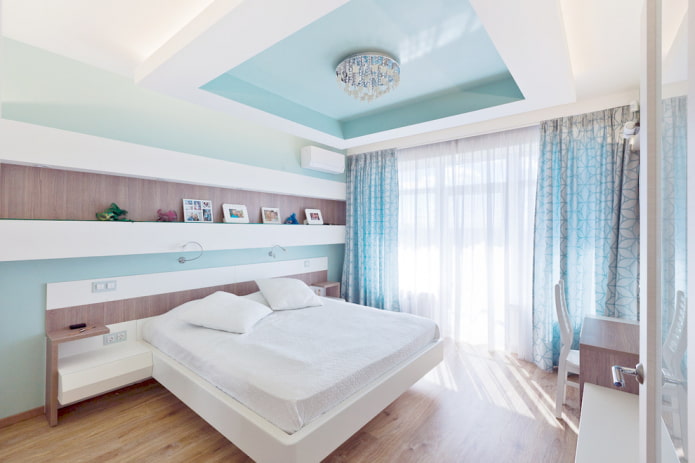 design de plafond bicolore dans la chambre