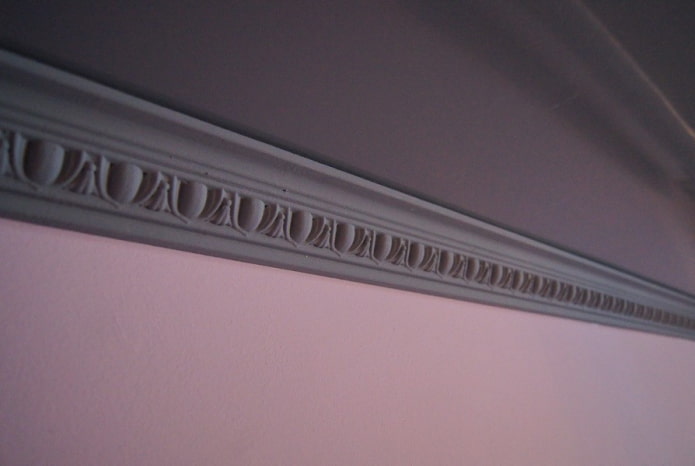 filet de plafond gris