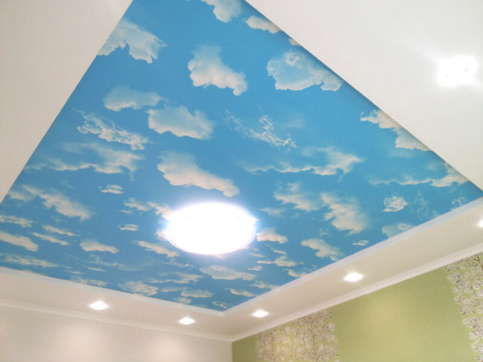 toile extensible avec ciel et nuages