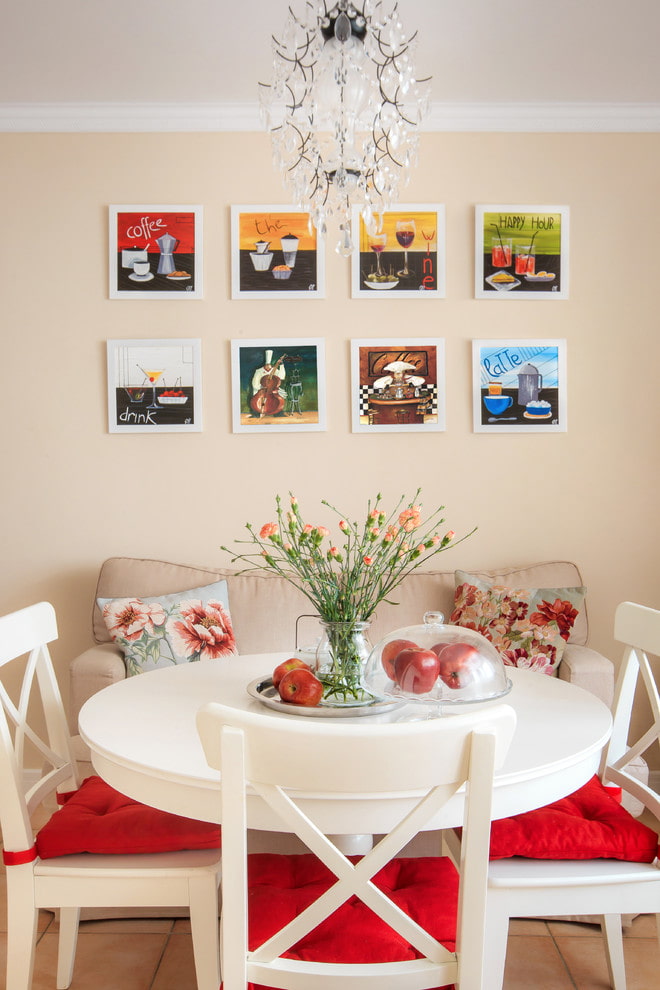 peintures sur le mur à l'intérieur de la cuisine