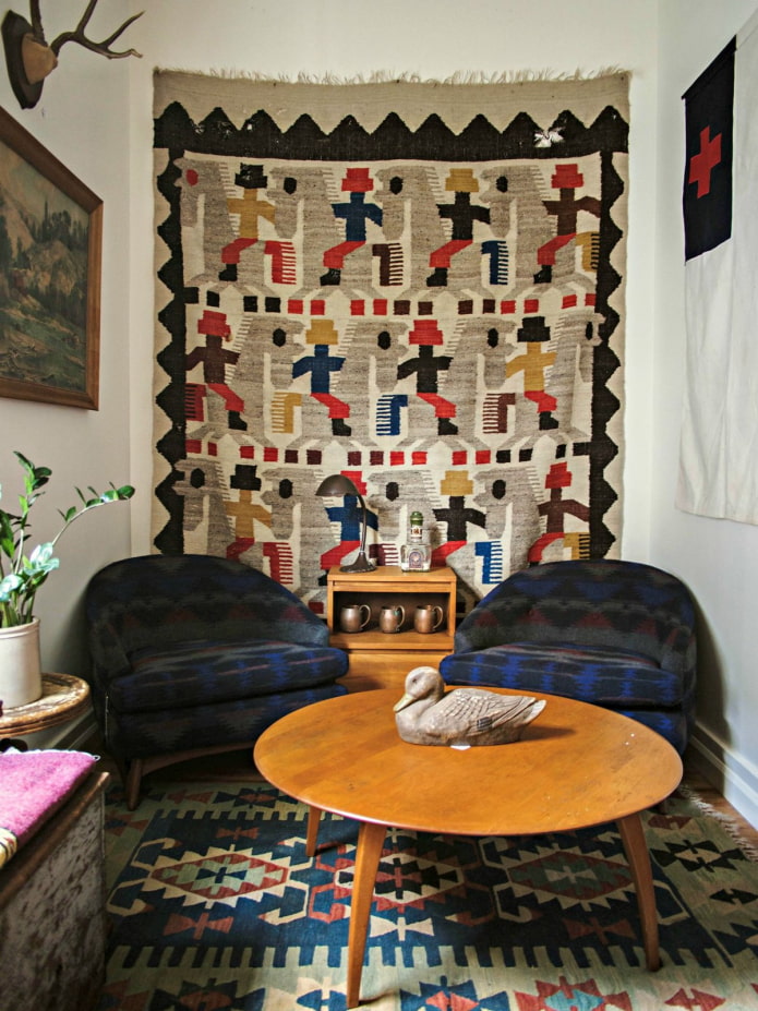 tapis sur le mur à l'intérieur