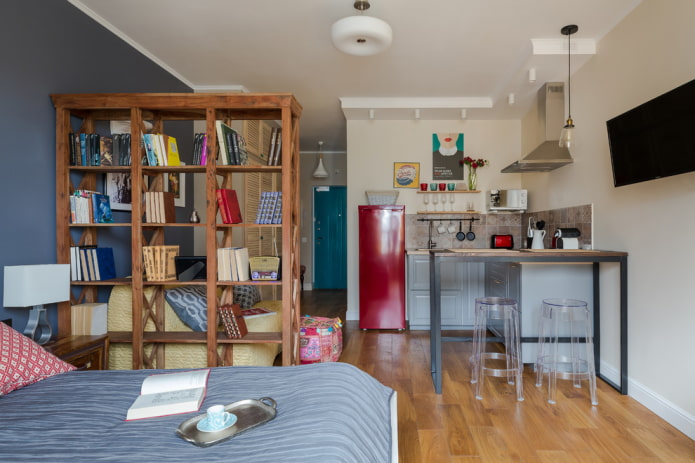 cloison en forme d'étagère avec des livres à l'intérieur