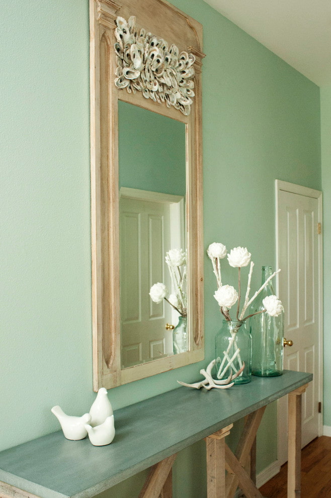 miroirs de décoration à l'intérieur du couloir