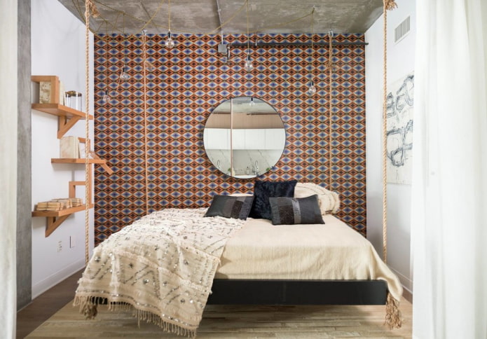 miroir à l'intérieur de la chambre dans le style loft