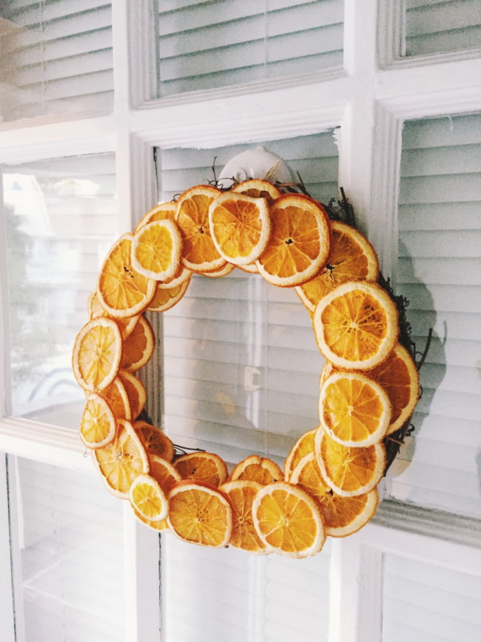 panneaux de nourriture sur le mur à l'intérieur