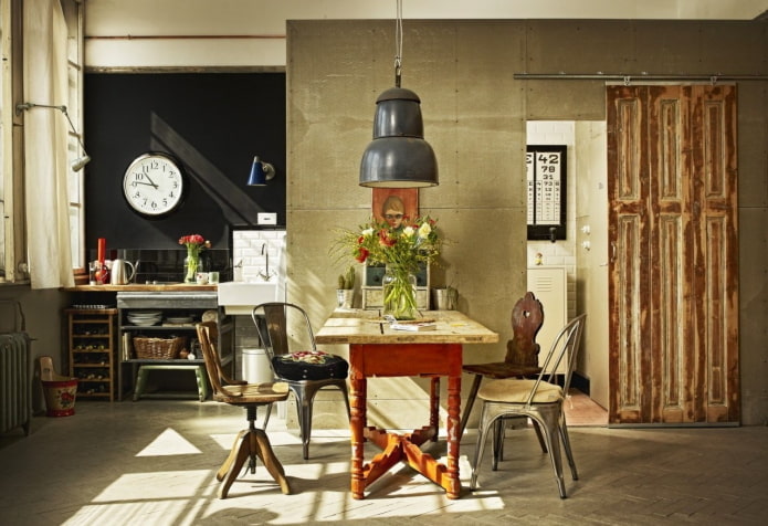 portes à l'intérieur de la cuisine dans le style loft