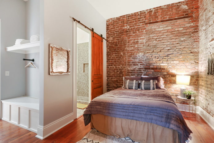 portes en bois à l'intérieur dans le style loft