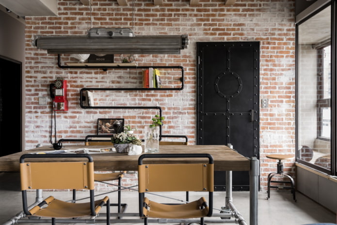 porte avec forge à l'intérieur dans le style loft