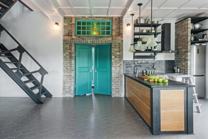 portes à l'intérieur de la cuisine dans le style loft