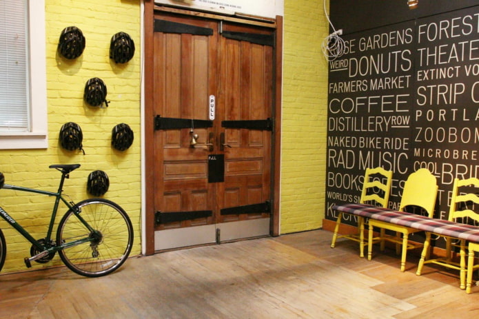 portes en bois massif dans un intérieur de style loft