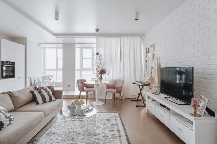 TV à l'intérieur du hall dans le style scandinave