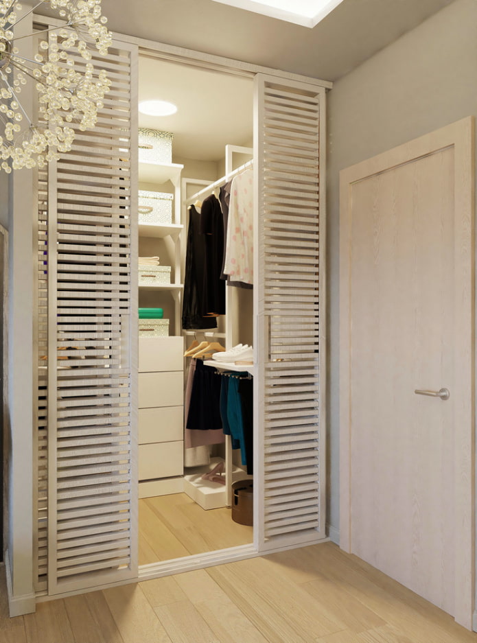 dressing avec portes jalousies à l'intérieur