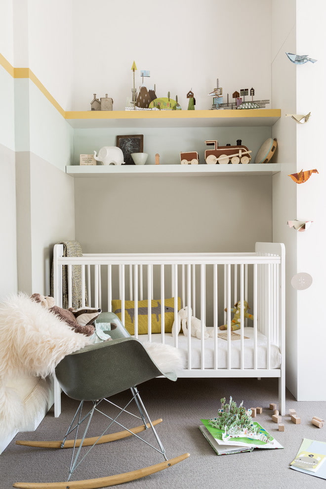 niche avec un lit bébé à l'intérieur