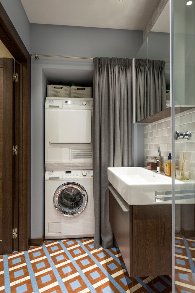 niche avec une machine à laver à l'intérieur de la salle de bain