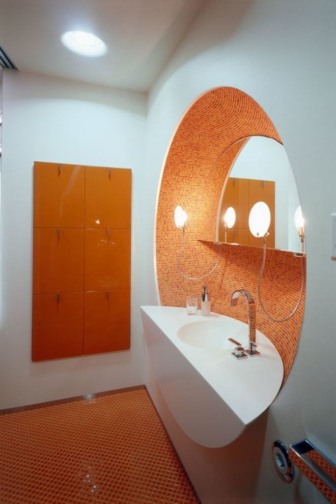 niche bouclée à l'intérieur de la salle de bain