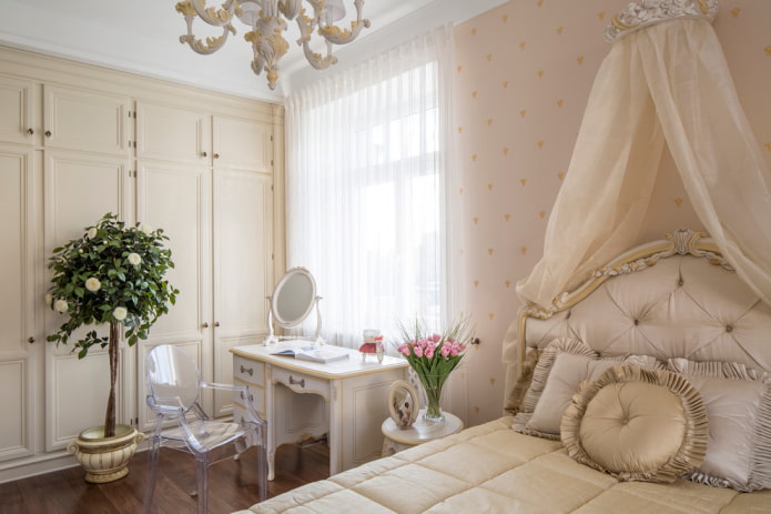 table de maquillage dans la chambre