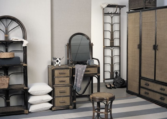 wicker dressing table sa interior