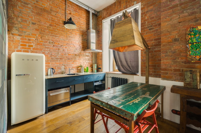 table à manger dans un intérieur de style loft