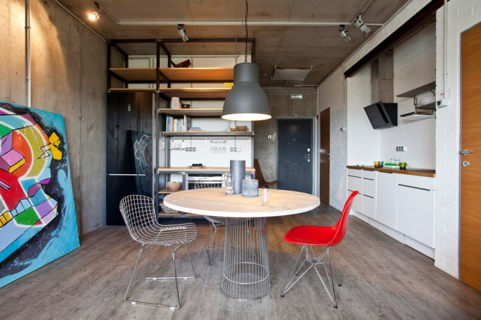 table ronde dans un intérieur style loft