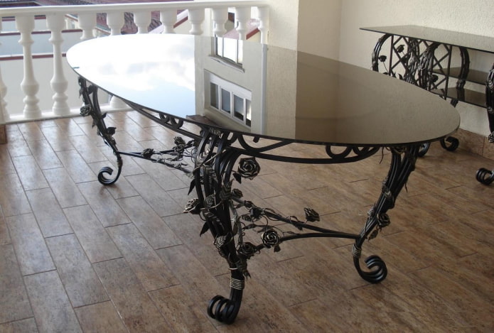 table miroir forgée à l'intérieur