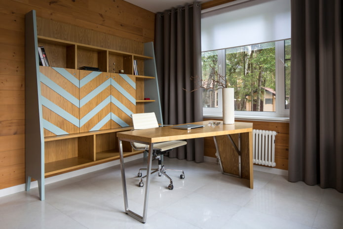 table en bois d'ordinateur à l'intérieur