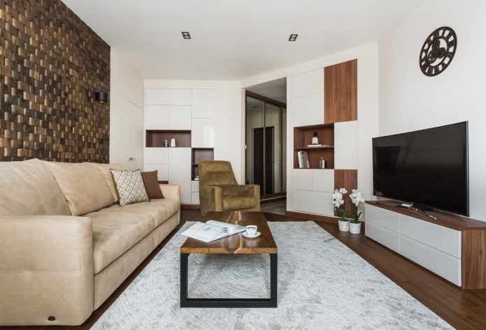 table basse en bois à l'intérieur