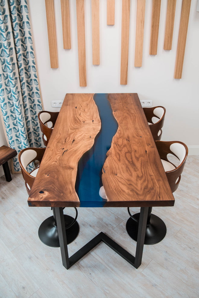 table à manger-rivière à l'intérieur