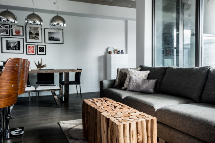 table en bois à l'intérieur du salon