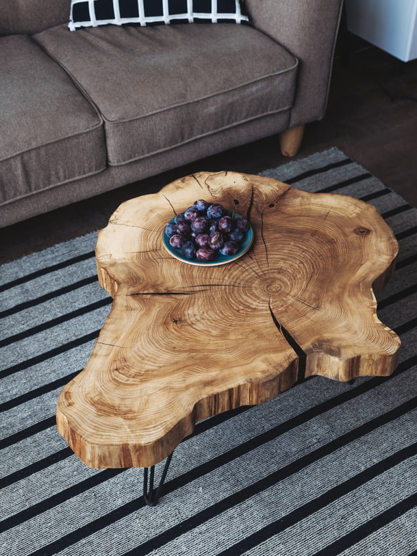 table basse en dalle à l'intérieur