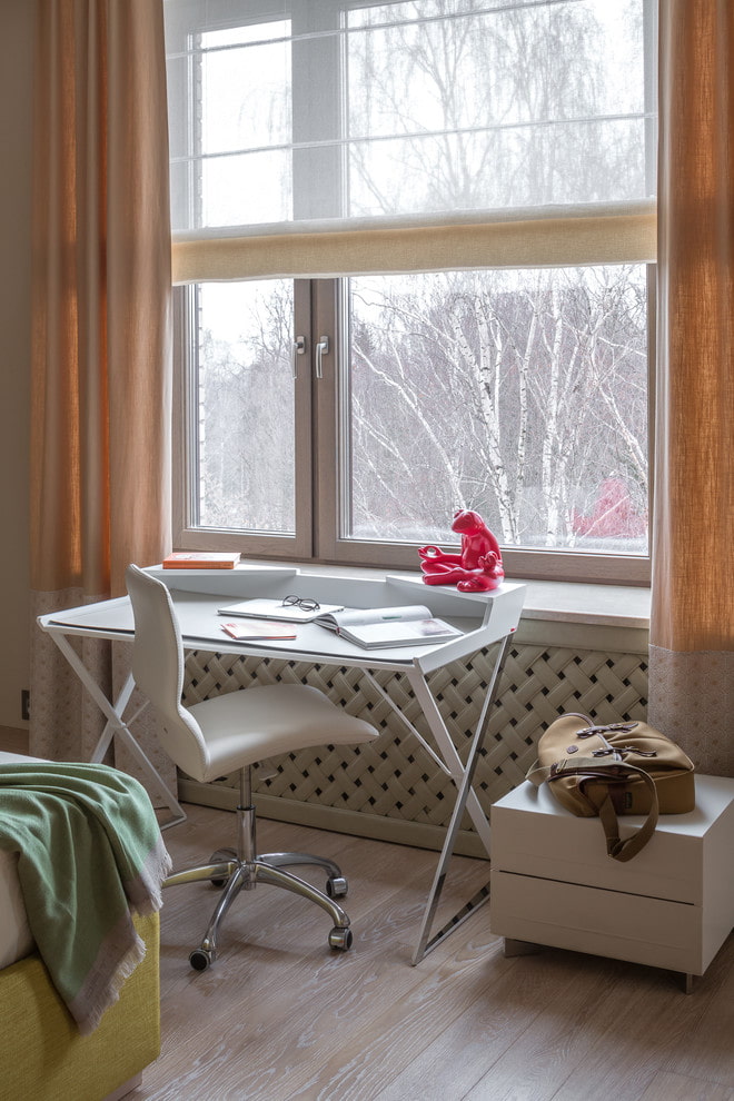 table dans la chambre