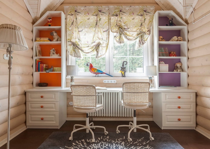 table à écrire pour deux enfants à l'intérieur