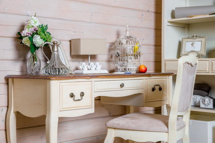 Table à écrire de style provençal