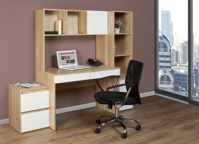 bureau d'ordinateur avec superstructure