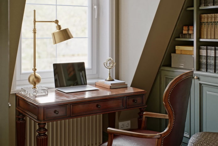 bureau d'ordinateur de style classique