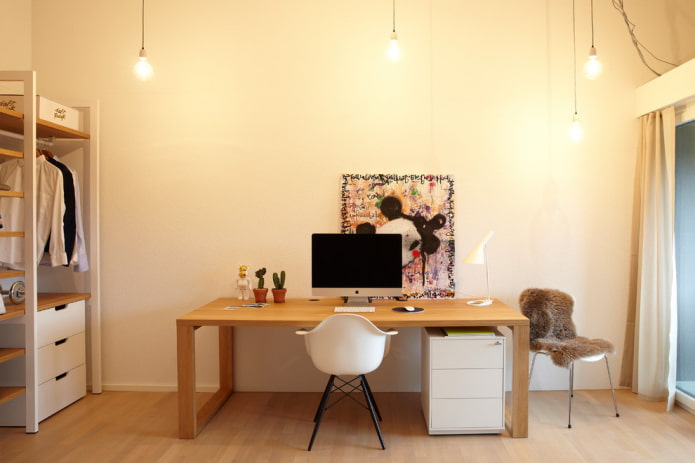 bureau d'ordinateur de style scandinave