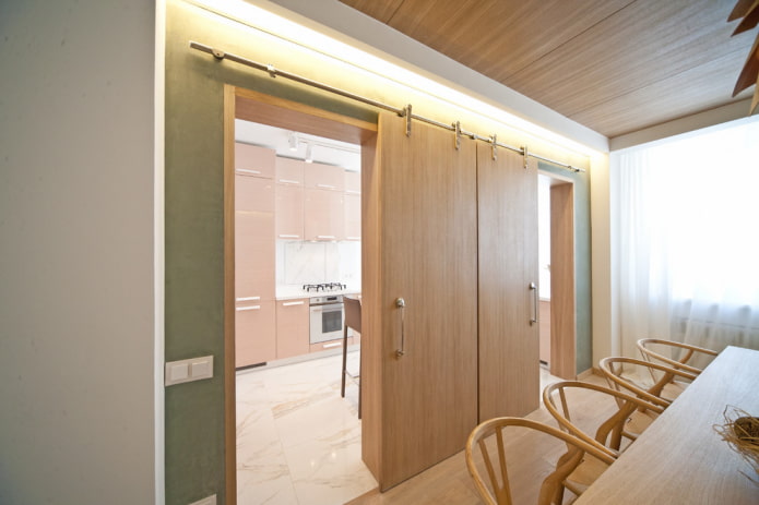 portes coulissantes en bois à l'intérieur