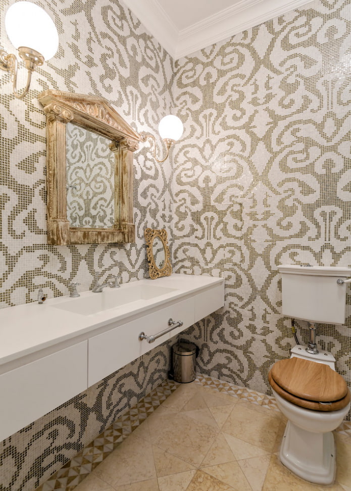 mosaïque à l'intérieur des toilettes