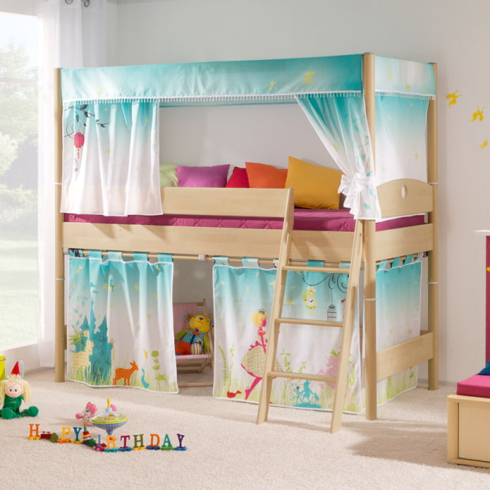 canopy bed