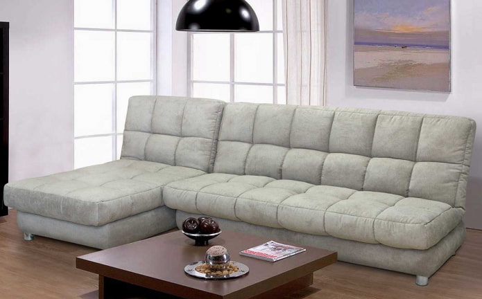 natitiklop na sofa na may chaise longue sa interior