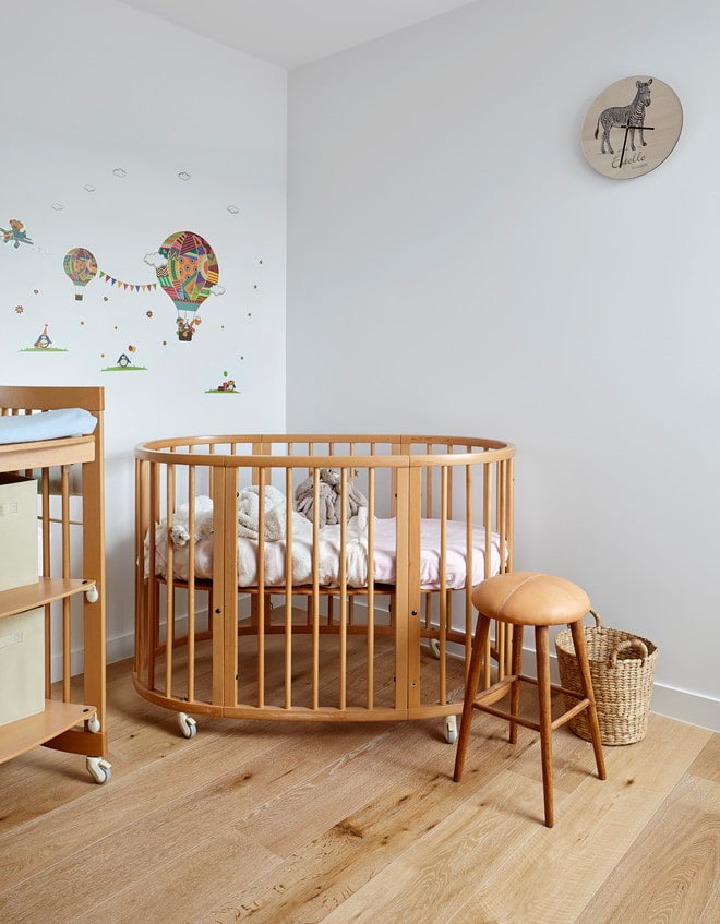 lit ovale pour bébé à l'intérieur