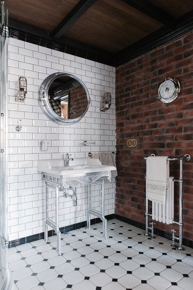 carreaux blancs avec des briques à l'intérieur de la salle de bain