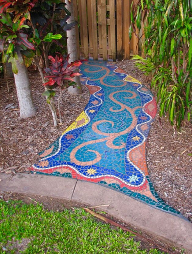 chemin de mosaïque à l'extérieur