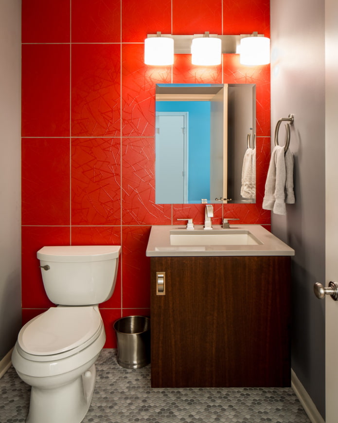 carrelage rouge dans les toilettes