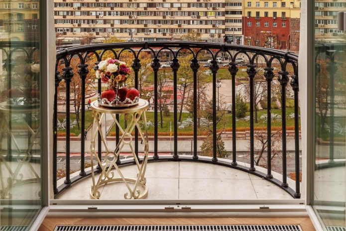 carrelage sur un balcon semi-circulaire