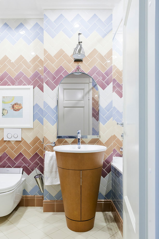 carrelage à chevrons dans la salle de bain