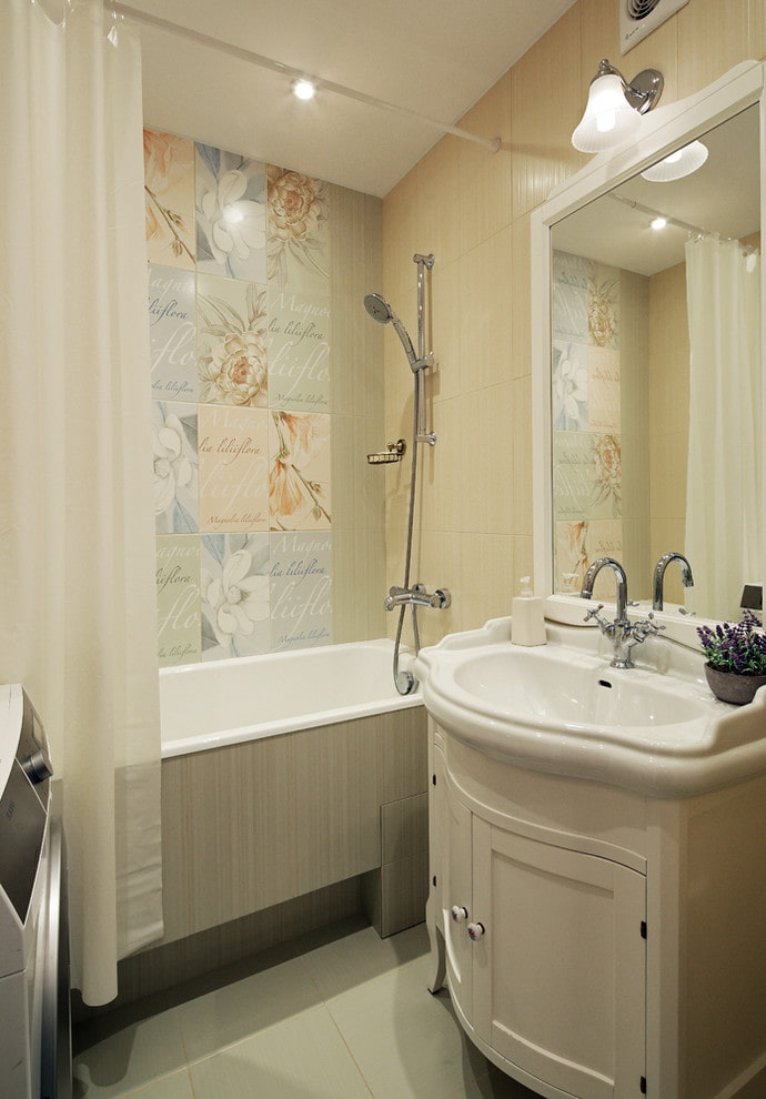 lavabo dans la salle de bain de l'appartement Khrouchtchev