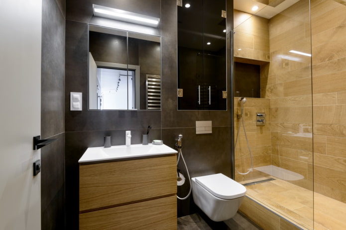 salle de douche avec carrelage effet bois à l'intérieur de la salle de bain