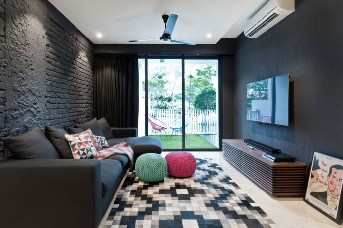 poufs à l'intérieur du salon