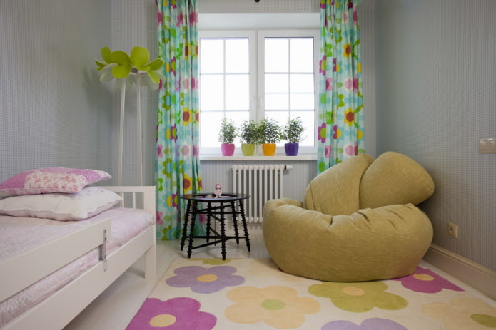 pouf à l'intérieur de la chambre des enfants