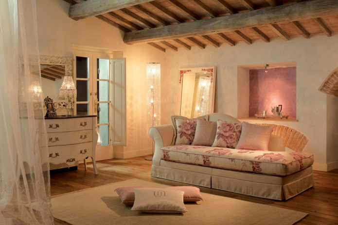 pouf à l'intérieur dans le style provençal